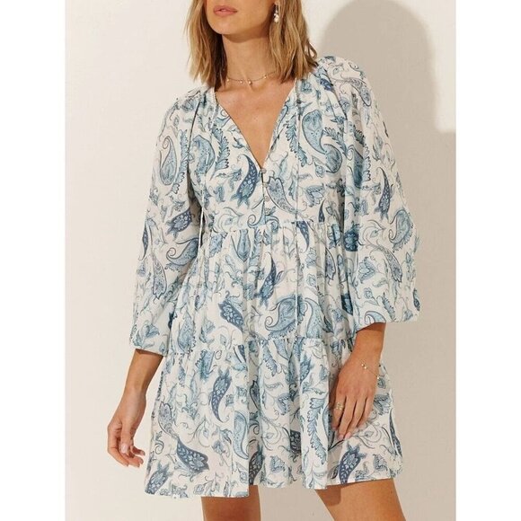 Kivari Dresses & Skirts - Kivari Celeste Tiered Babydoll White Blue Paisey Print Minidress Womens Size 4